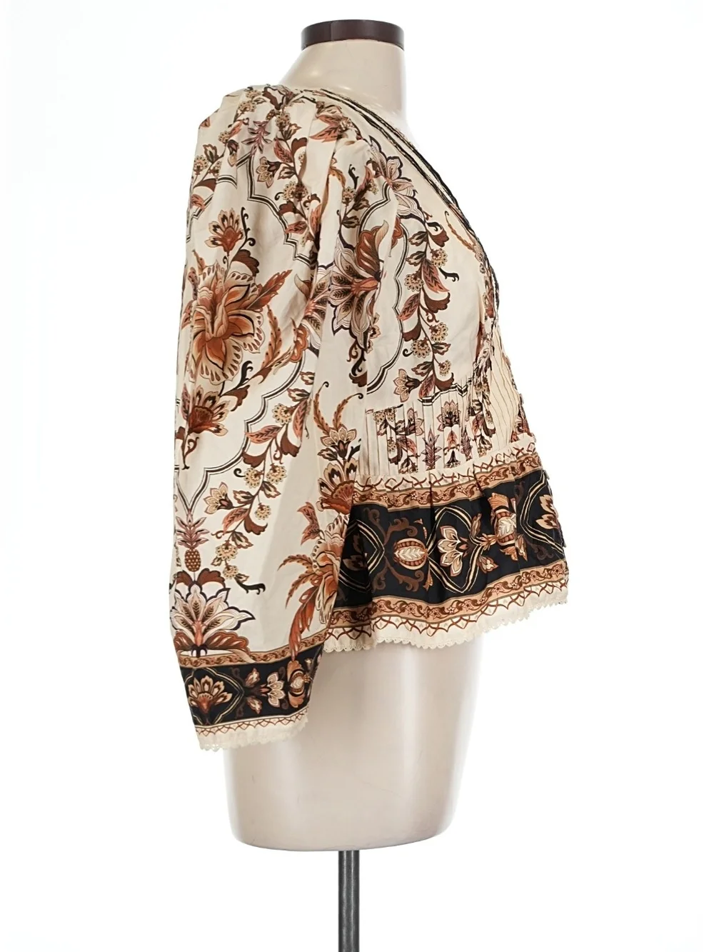 FARM Rio Majestic Garden Lace Puff Sleeve Blouse.